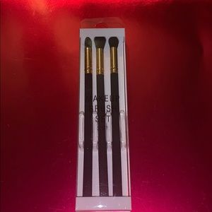 Makeup brushes